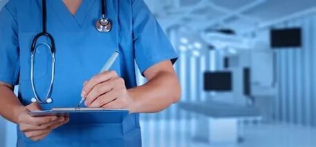 Doctor treats varicose veins in legs